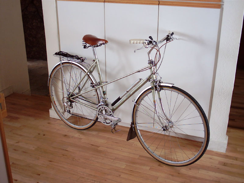 Raleigh Mixte - front quarter view