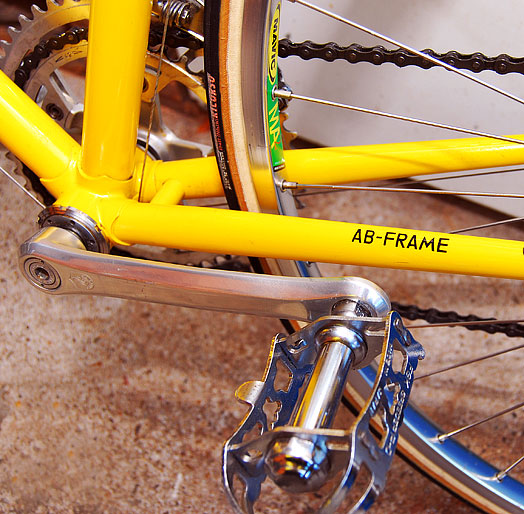 Gazelle Champion Mondial - pedal, crank and frame detail