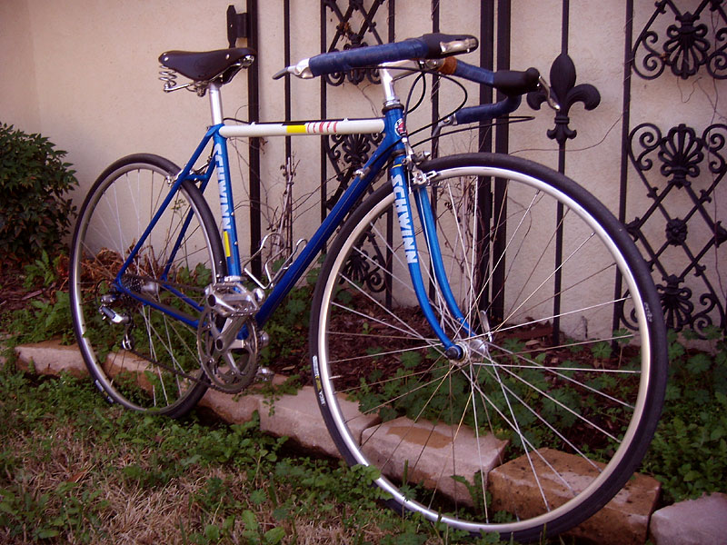 Schwinn Tempo - Front Angled View