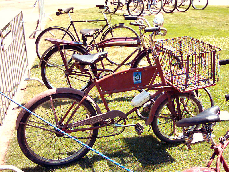 Small wheel delivery bicycle