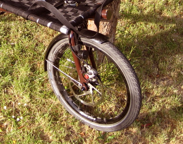 Bilenky Cargo Bike - front wheel detail