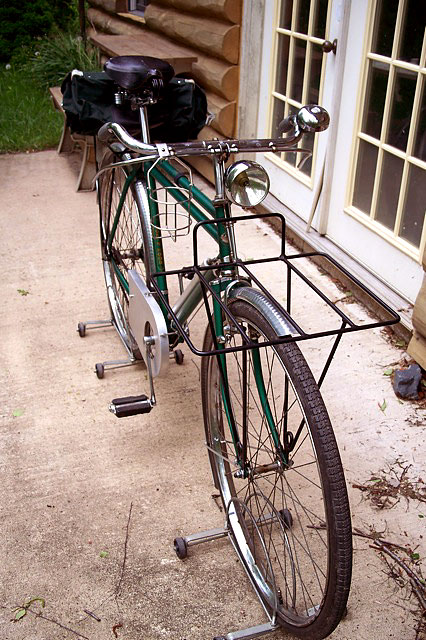 Robin Hood Camping Porteur - Front Angled View